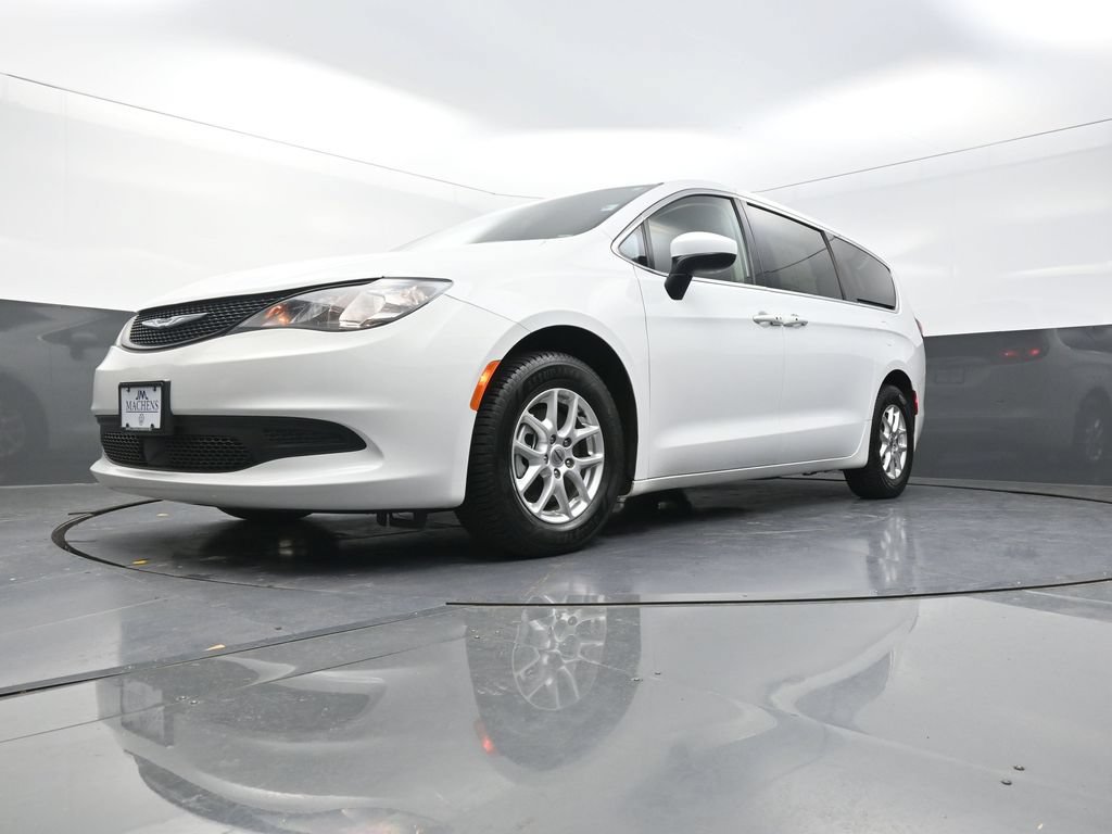 Used 2022 Chrysler Voyager LX FWD image 25