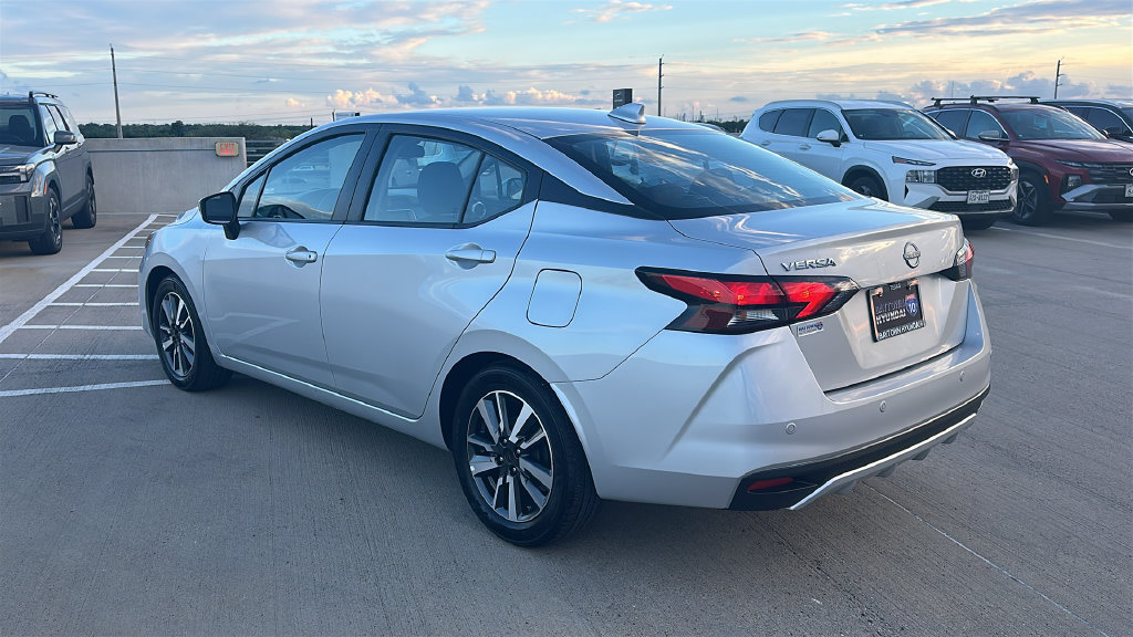 Used 2025 Nissan Versa SV FWD image 10