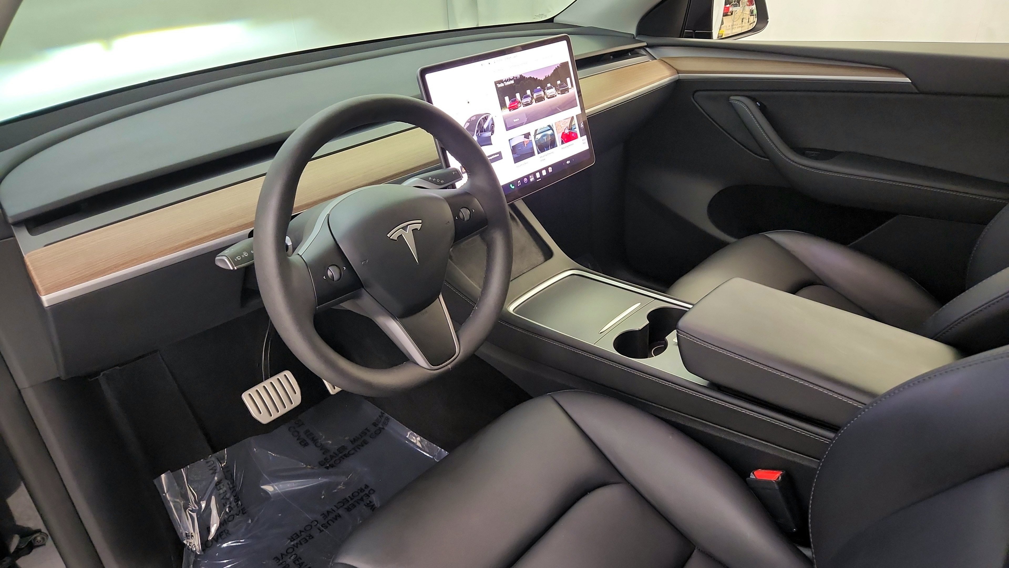 Used 2024 Tesla Model Y Performance AWD/4WD image 16