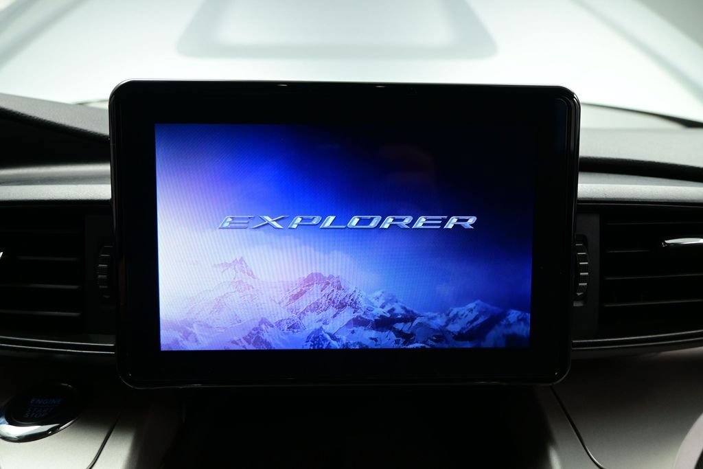 Used 2022 Ford Explorer XLT RWD image 18