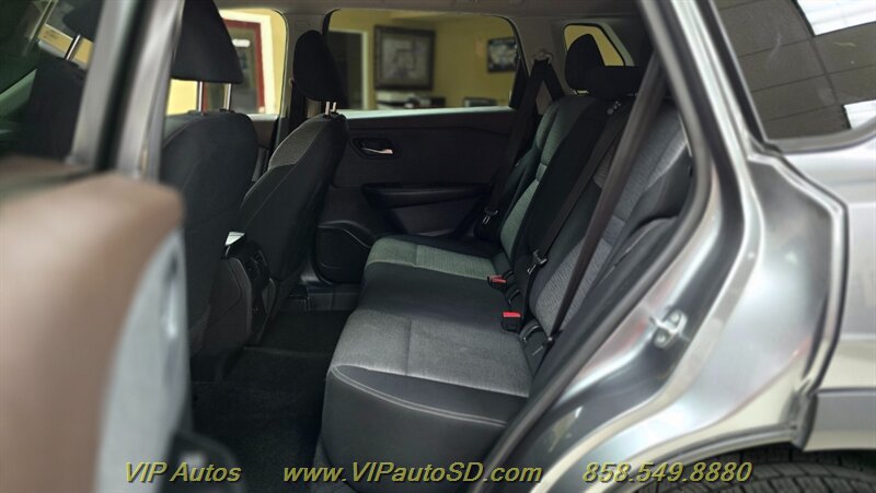 Used 2023 Nissan Rogue SV FWD image 17