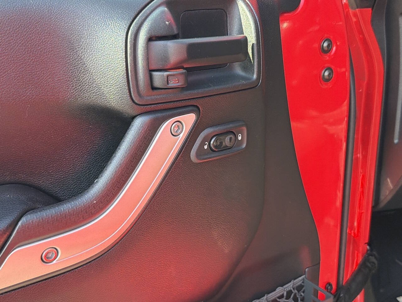 Used 2017 Jeep Wrangler Unlimited Sahara w/ Connectivity Group AWD/4WD image 39
