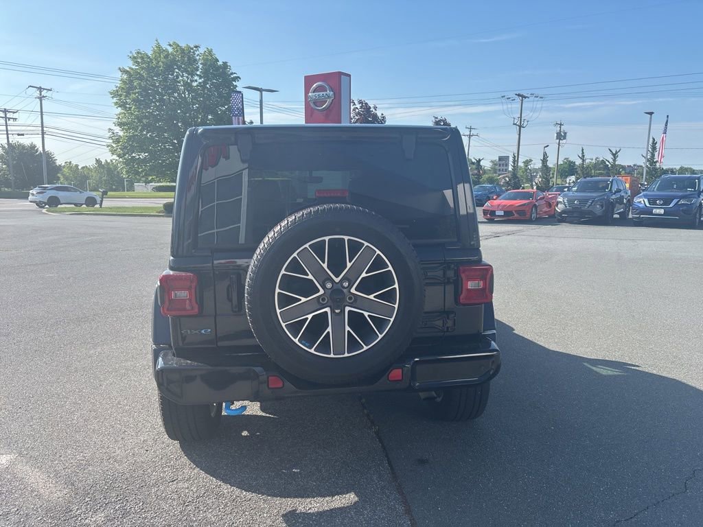 Used 2023 Jeep Wrangler Unlimited Sahara AWD/4WD image 6