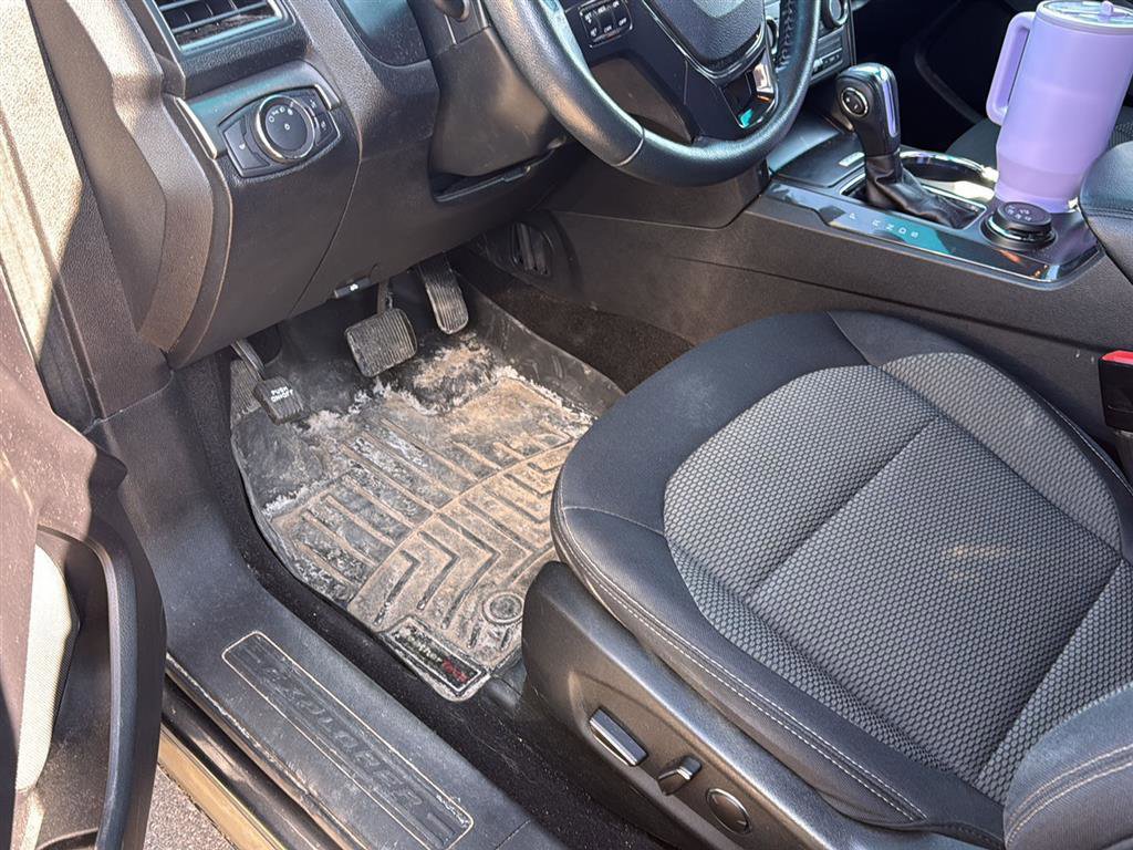 Used 2018 Ford Explorer XLT image 8