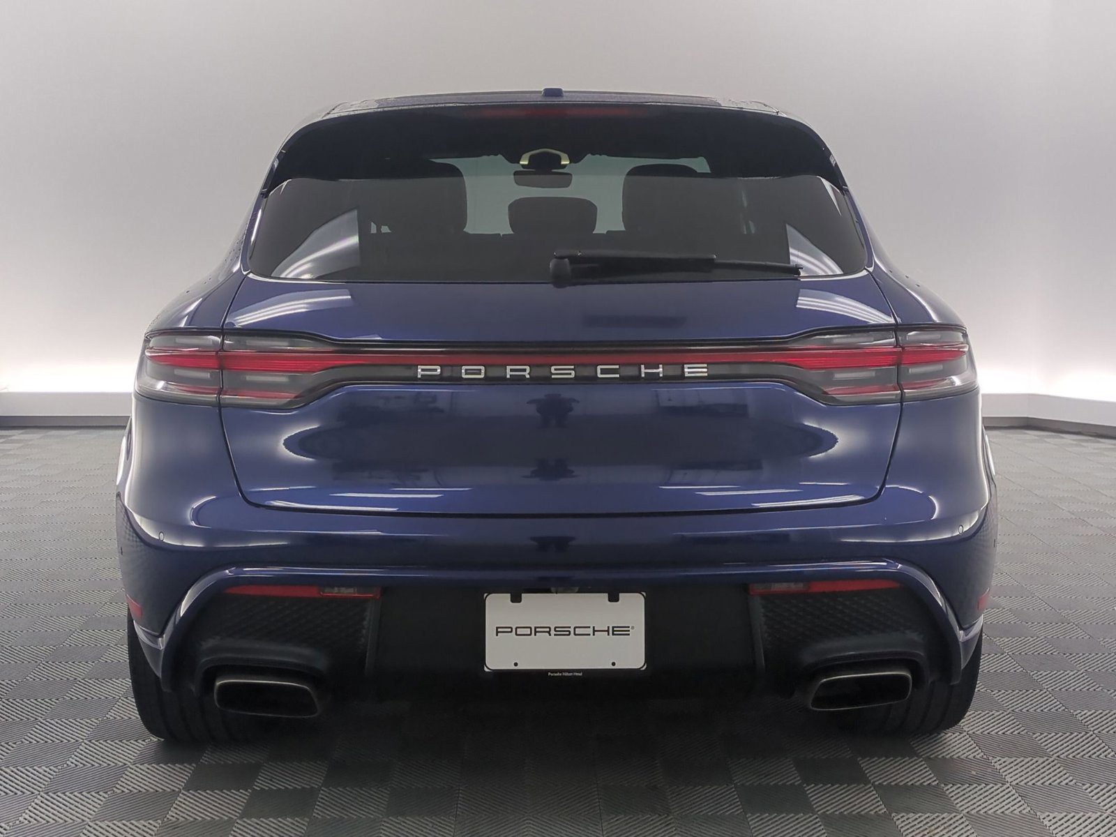 Certified 2023 Porsche Macan image 10