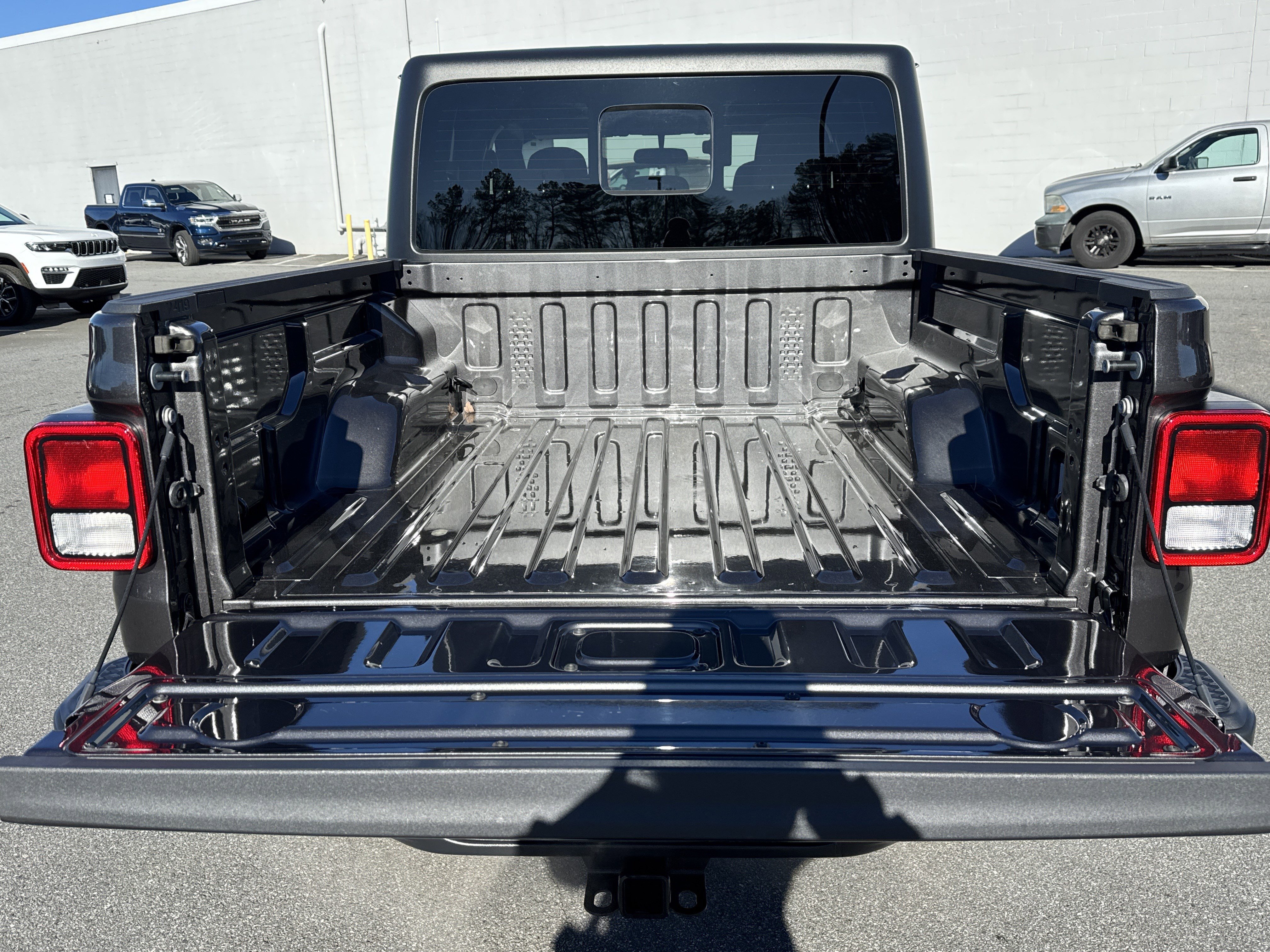 Used 2022 Jeep Gladiator Sport image 22