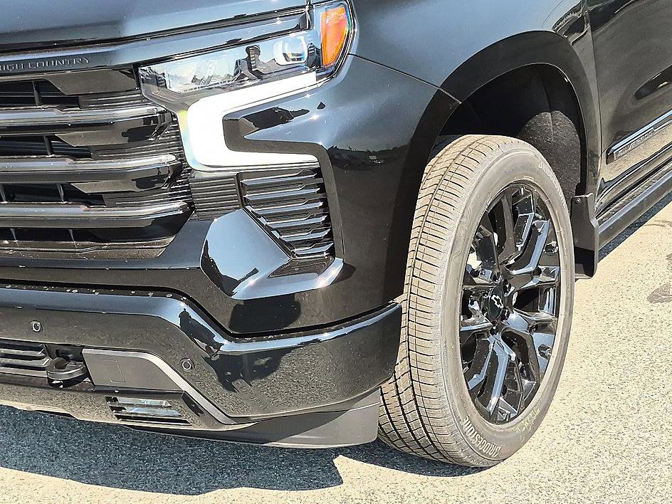 New 2026 Chevrolet Silverado 1500 High Country w/ High Country Premium Package AWD/4WD image 9
