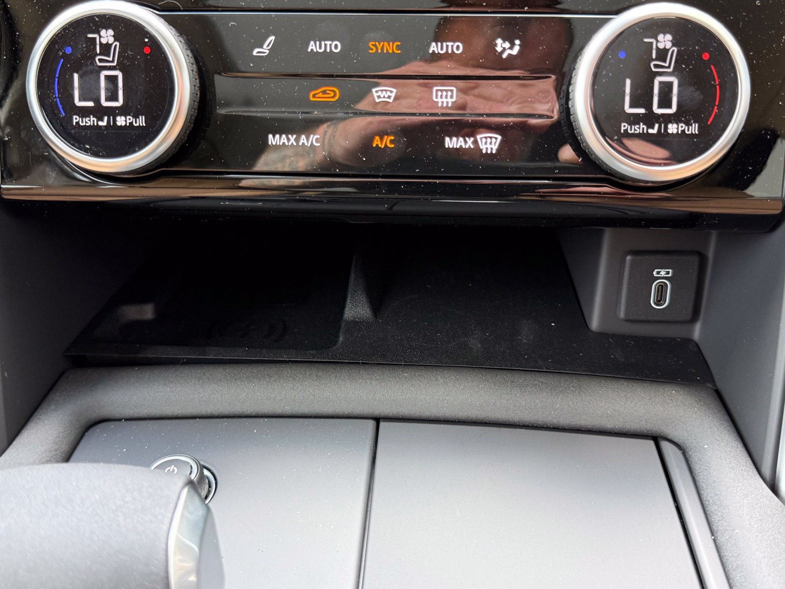 New 2026 Land Rover Discovery Limited Edition AWD/4WD image 36