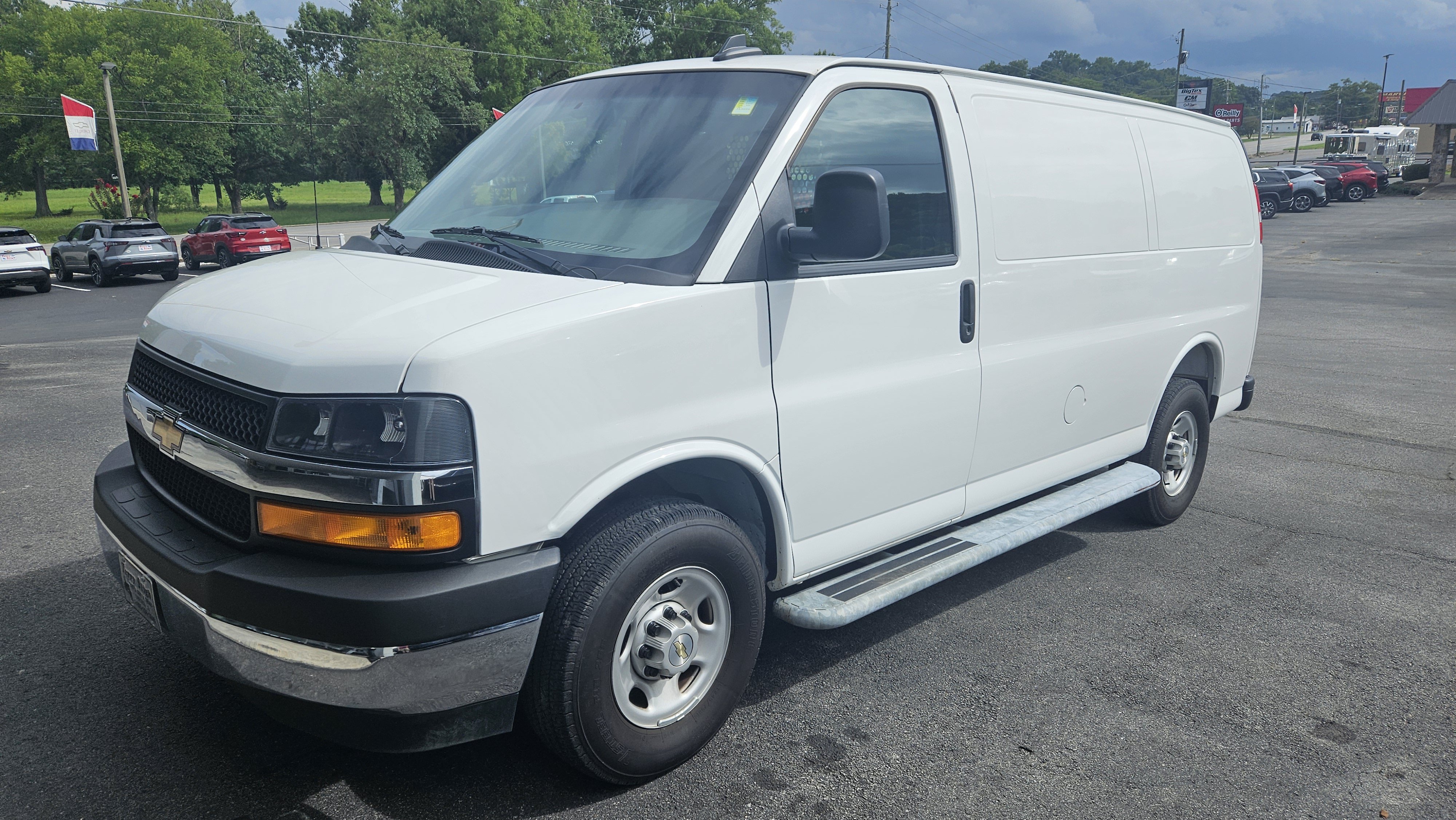 Used 2025 Chevrolet Express 2500 w/ Driver Convenience Package RWD image 4