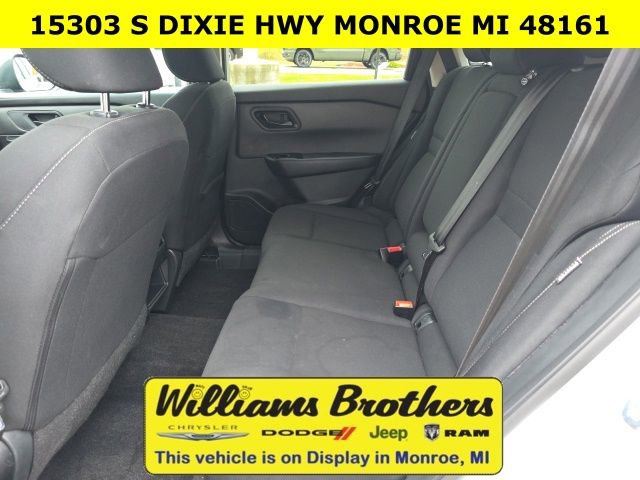 Used 2024 Nissan Rogue S image 24