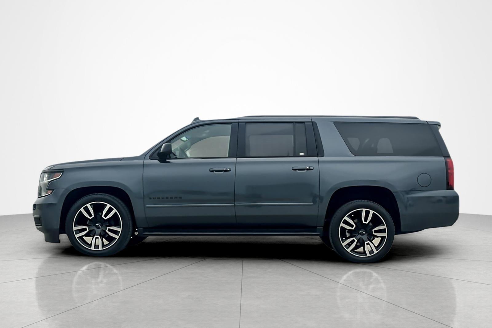 Used 2020 Chevrolet Suburban Premier w/ RST 6.2L Performance Edition RWD image 2