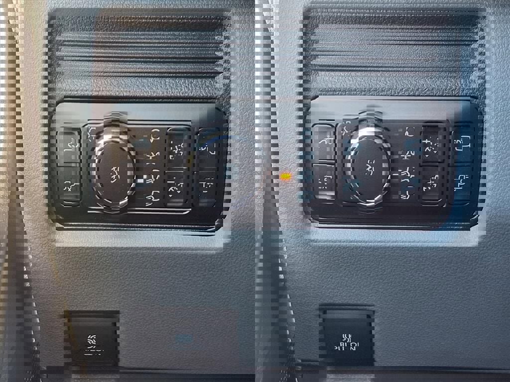 New 2026 Ford F250 XLT w/ XLT Premium Package image 25