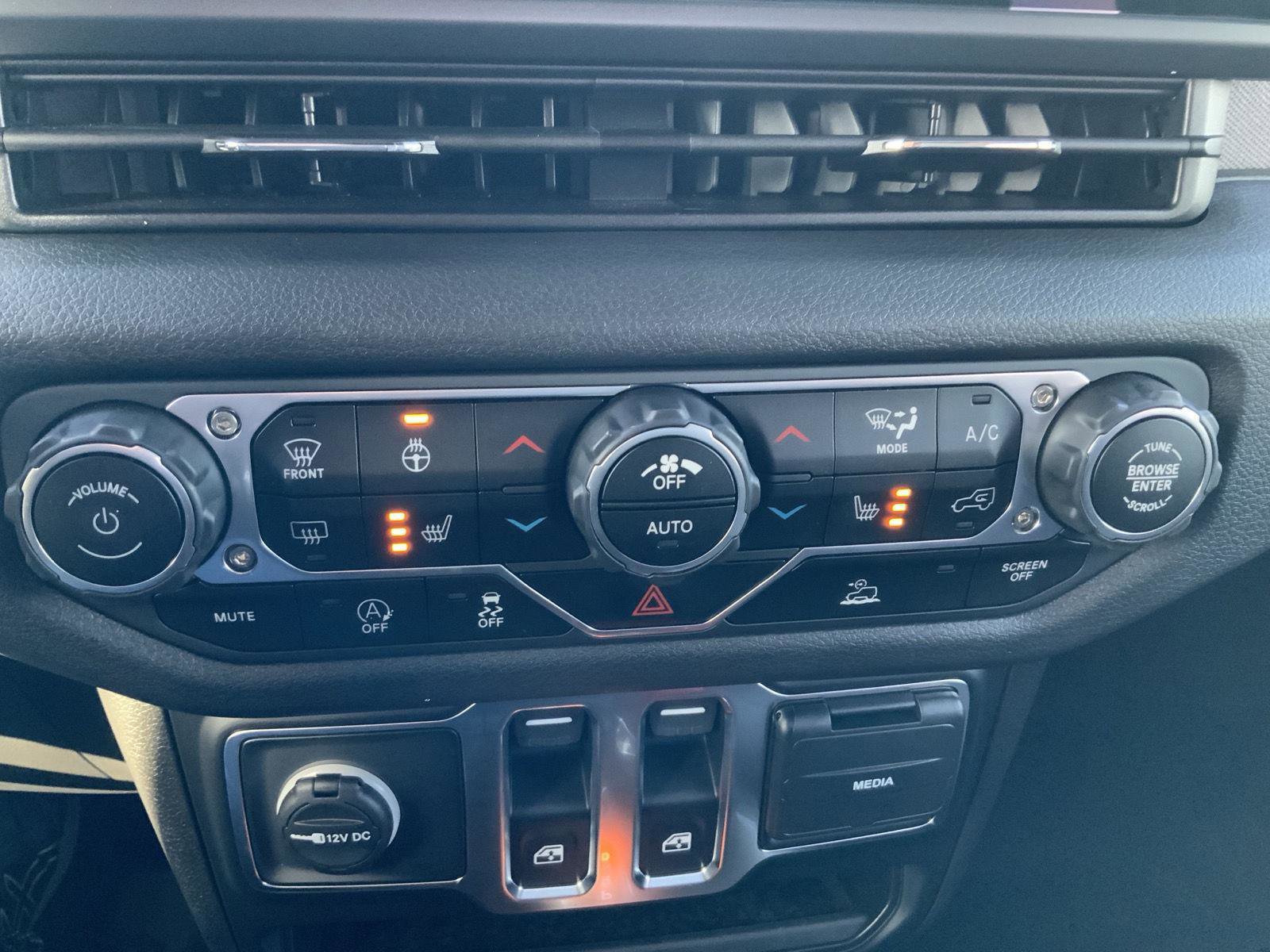 Used 2025 Jeep Wrangler Sport image 42