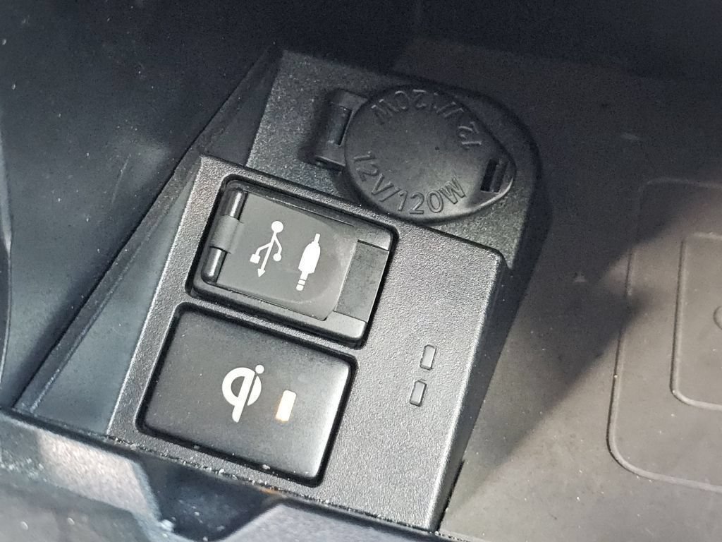 Used 2017 Toyota Camry XLE w/ Moonroof Package FWD image 16