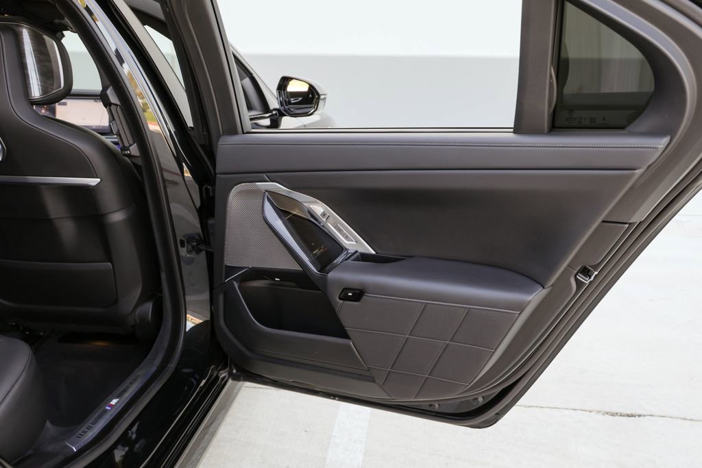 Used 2024 BMW 740i image 27