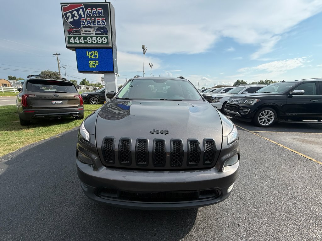 Used 2018 Jeep Cherokee Latitude w/ Altitude Package FWD image 10