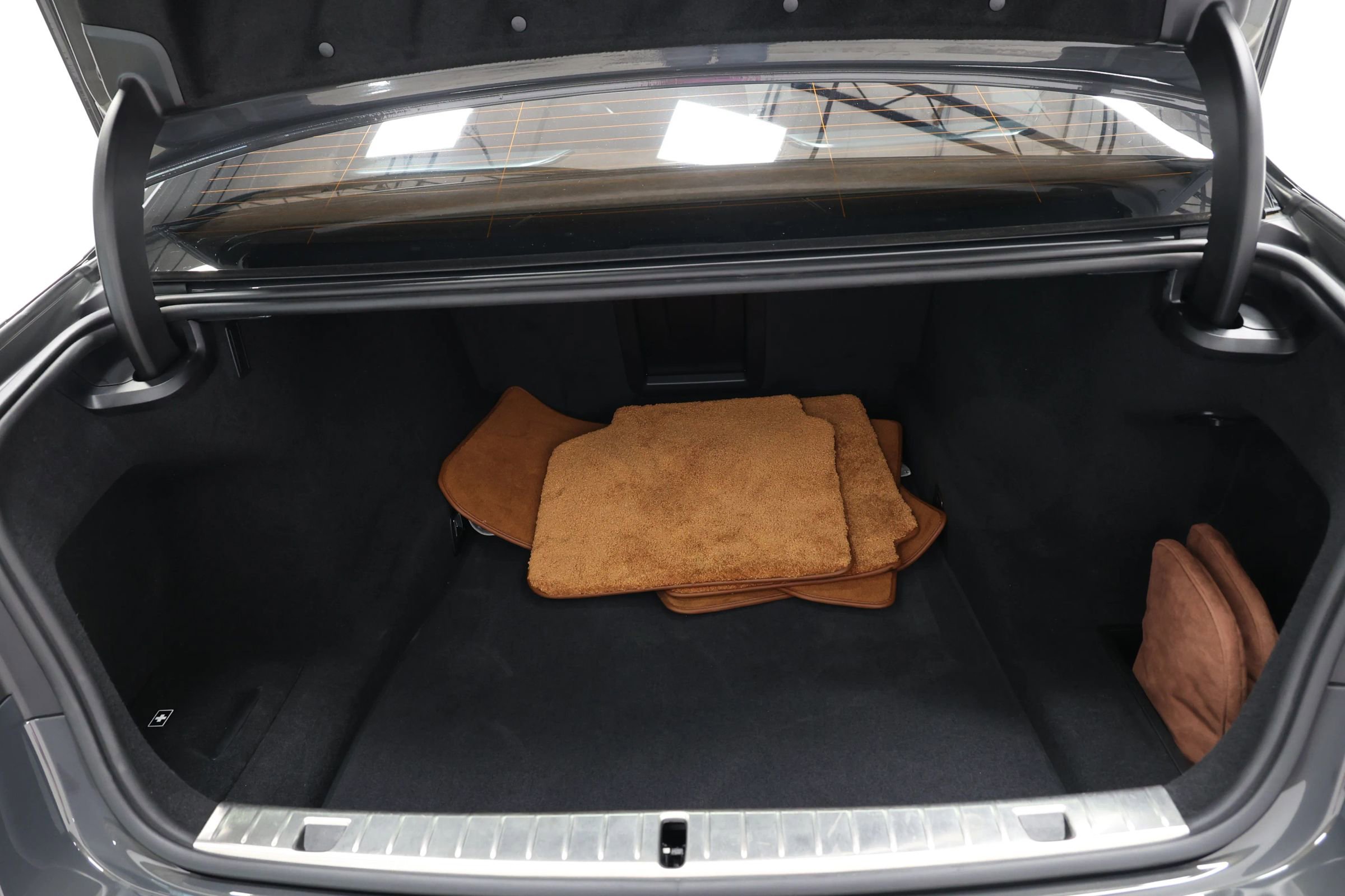 Used 2022 BMW M760i xDrive w/ Luxury Rear Seating Package image 69