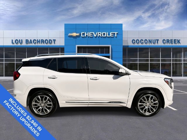 Used 2024 GMC Terrain Denali w/ Denali Premium Package AWD/4WD image 9