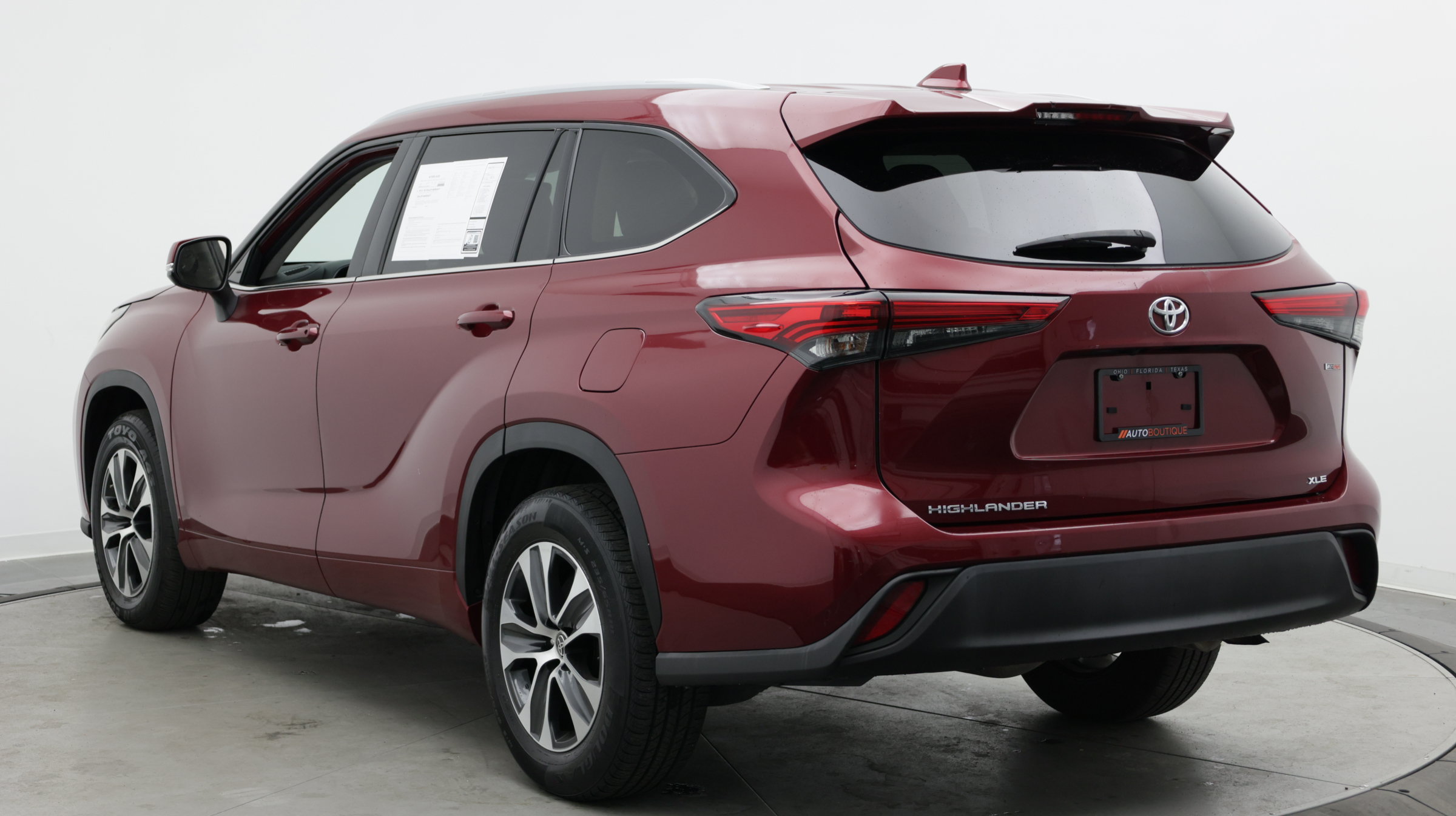 Used 2022 Toyota Highlander XLE FWD image 6