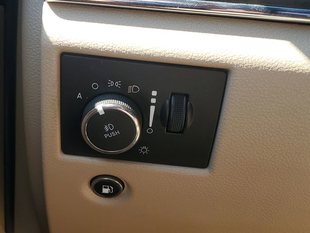 Used 2020 Jeep Grand Cherokee Overland AWD/4WD image 25