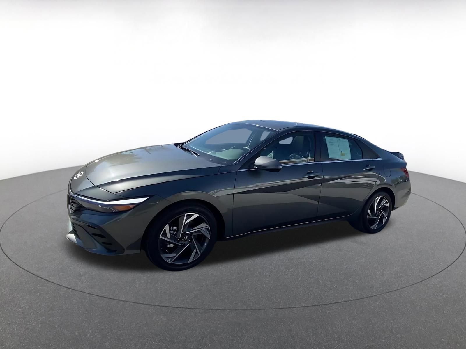 Used 2025 Hyundai Elantra Limited image 8