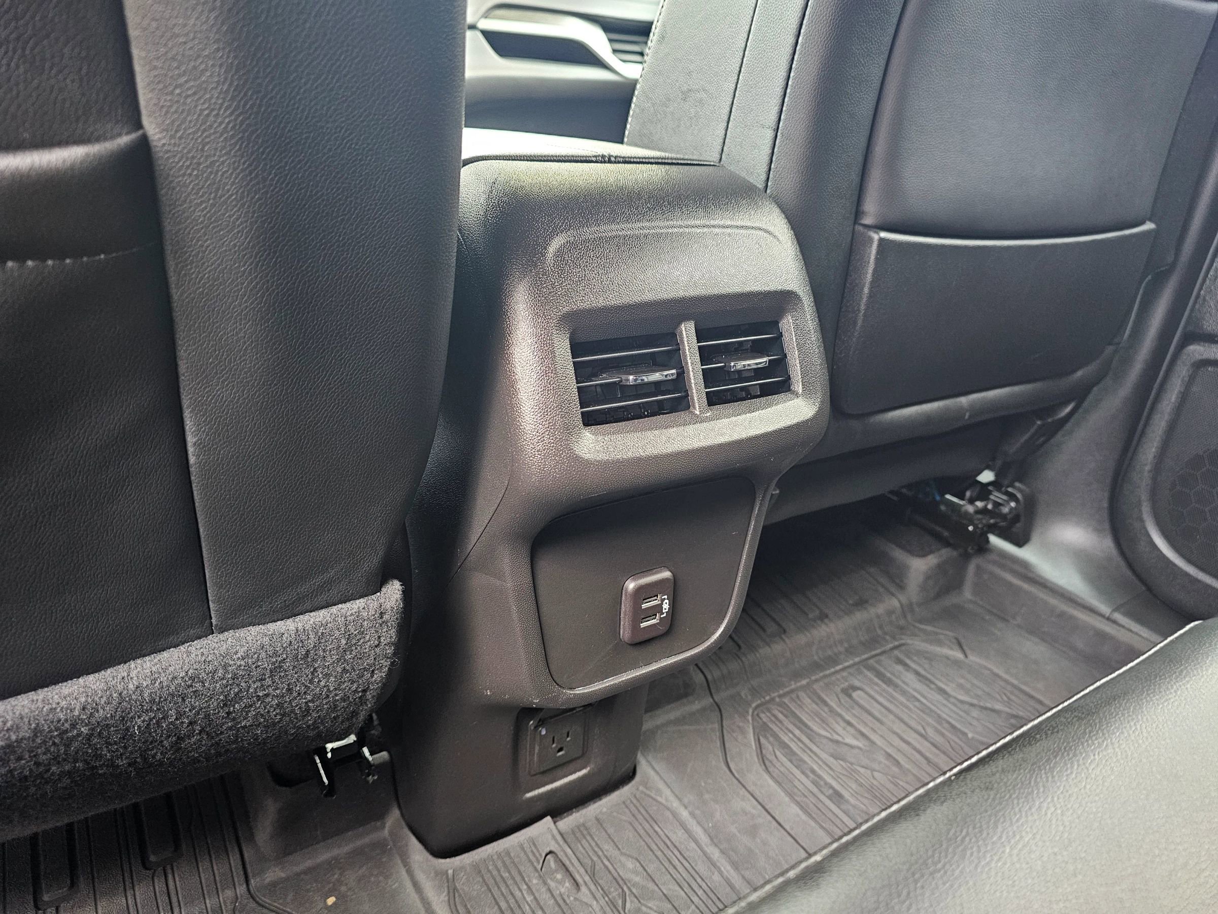 Used 2023 GMC Terrain SLT w/ Infotainment Package II image 33