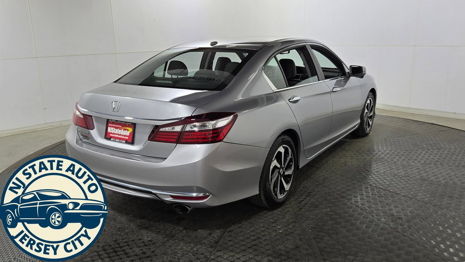 Used 2017 Honda Accord EX-L image 7