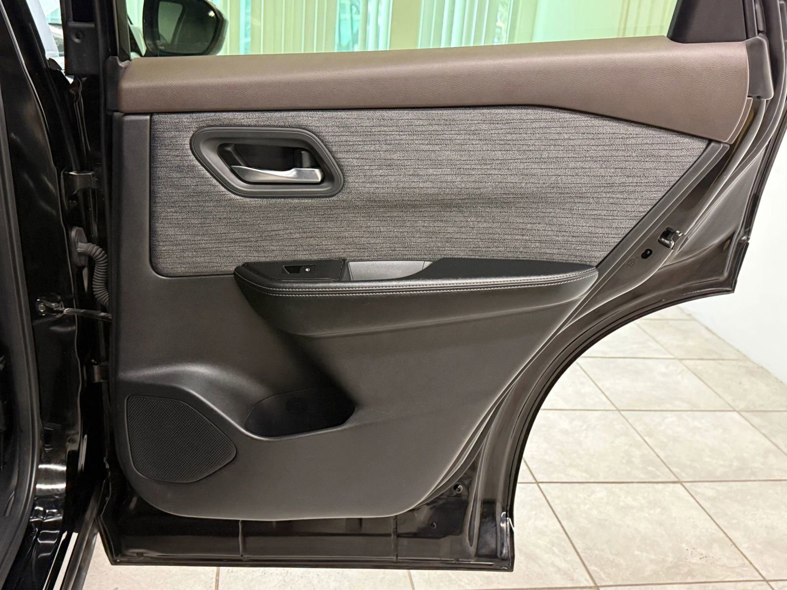 Used 2023 Nissan Rogue SV image 20