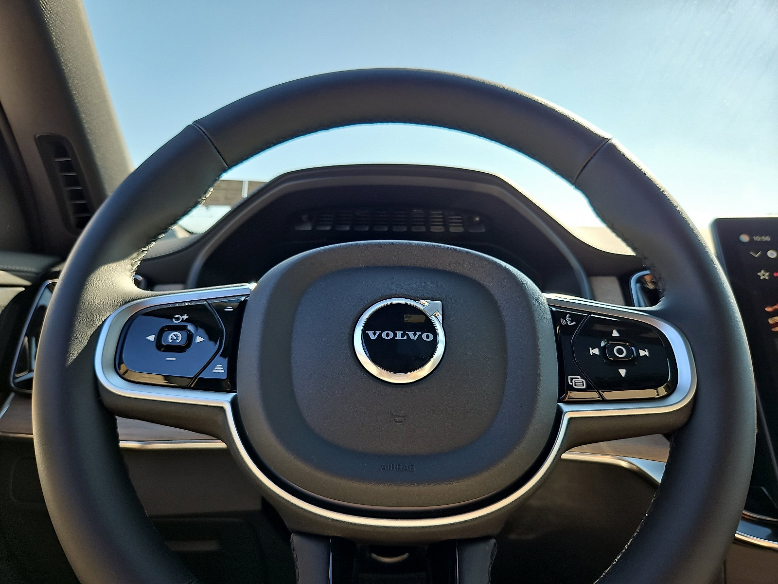 New 2026 Volvo XC90 B6 Plus w/ Protection Package Premier image 18