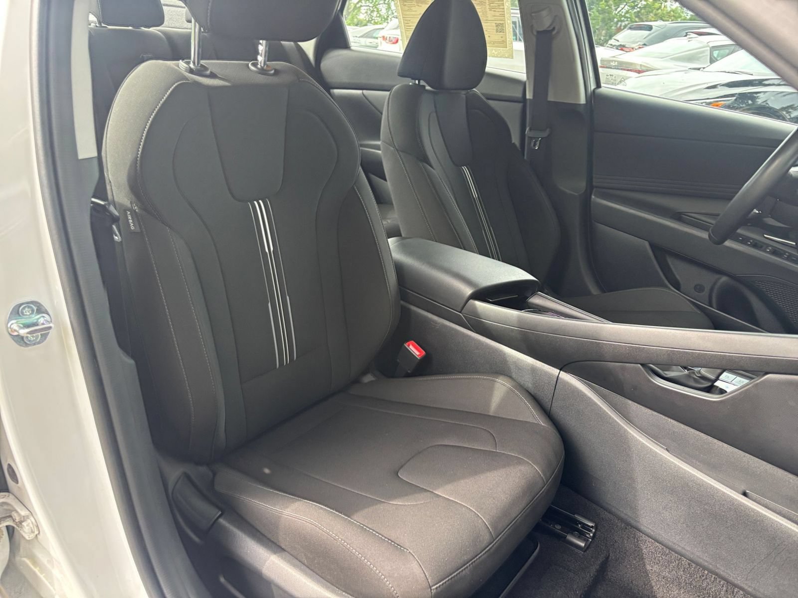 Used 2025 Hyundai Elantra SEL FWD image 39