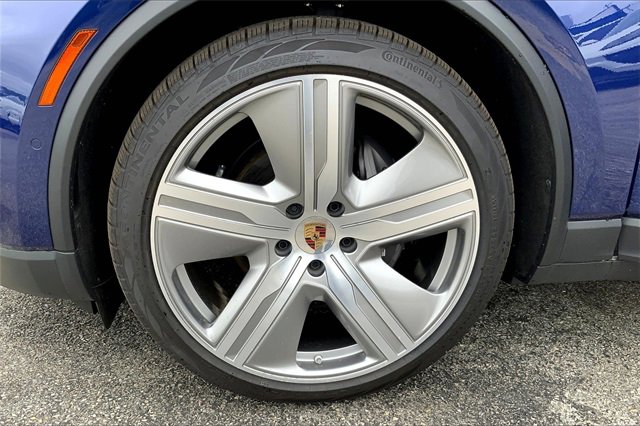 Certified 2024 Porsche Macan 4 Electric image 14