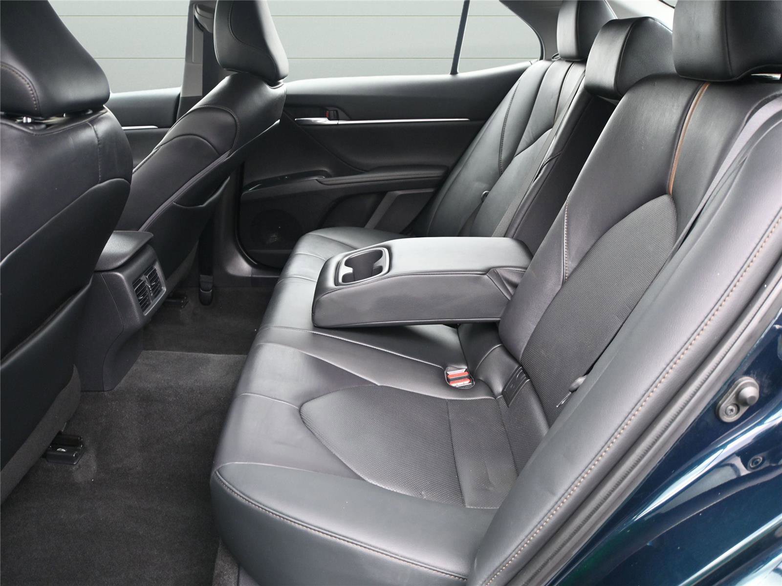 Used 2020 Toyota Camry XLE image 9