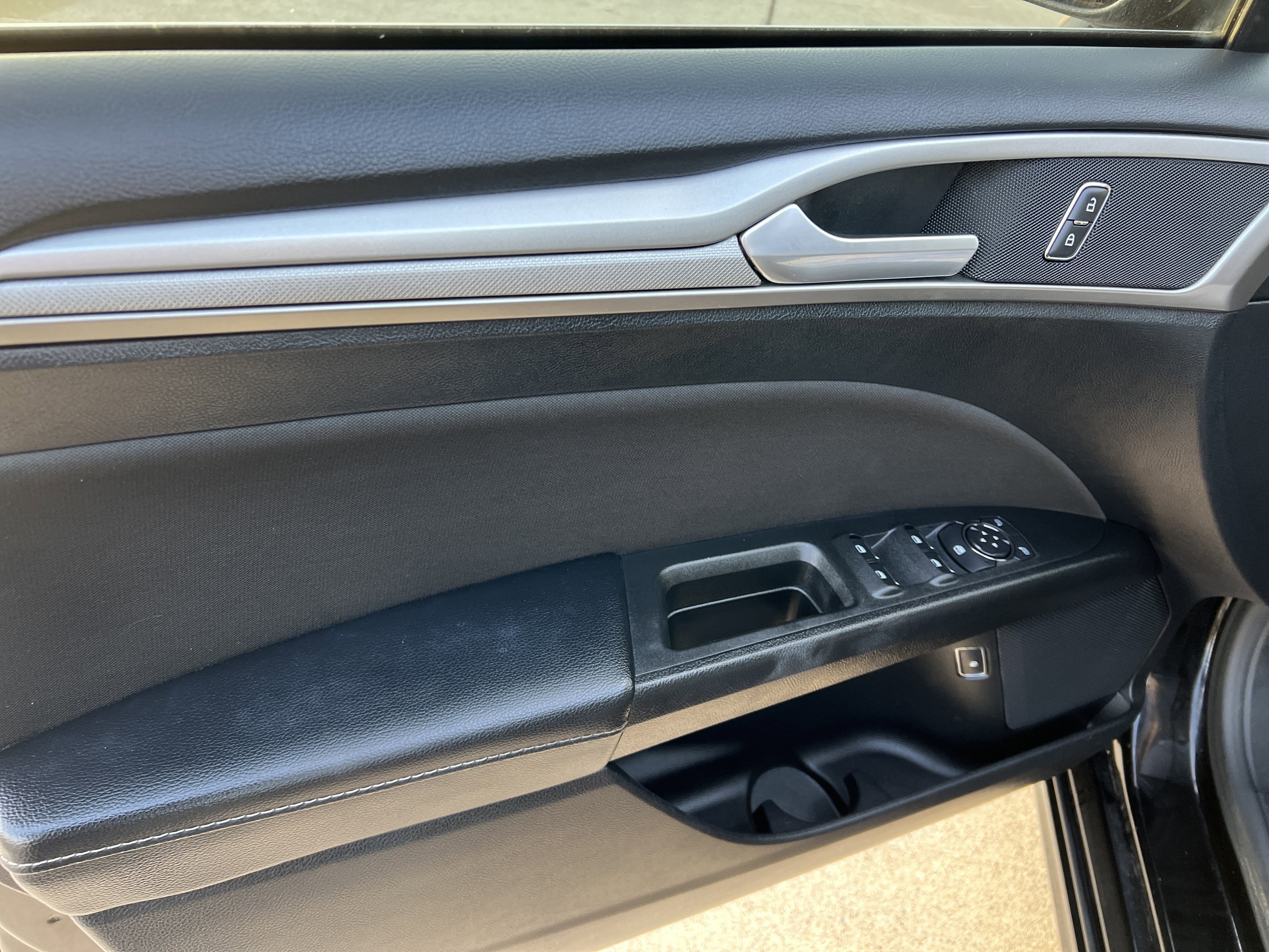 Used 2018 Ford Fusion SE image 13