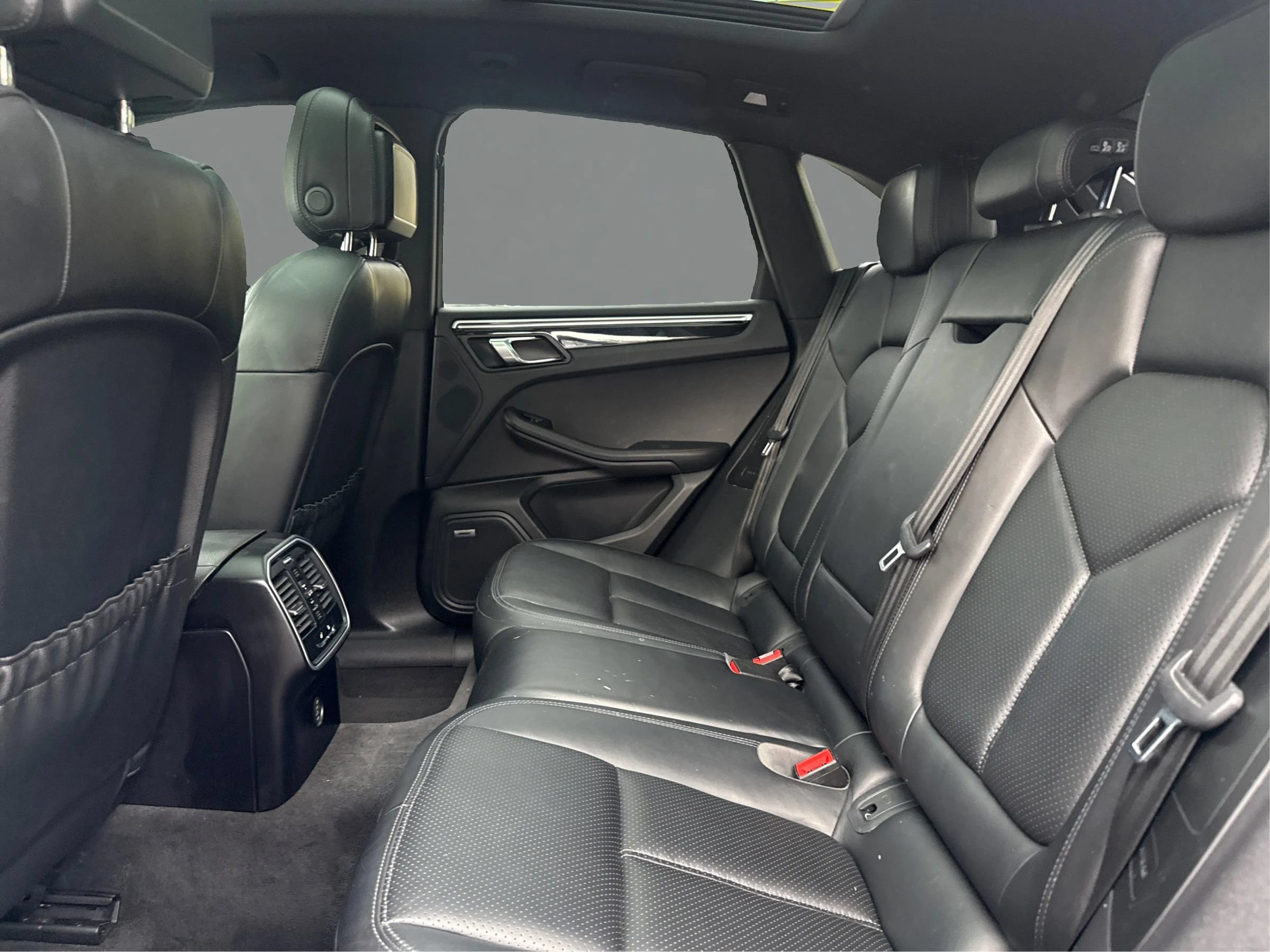 Used 2018 Porsche Macan Sport Edition AWD/4WD image 10