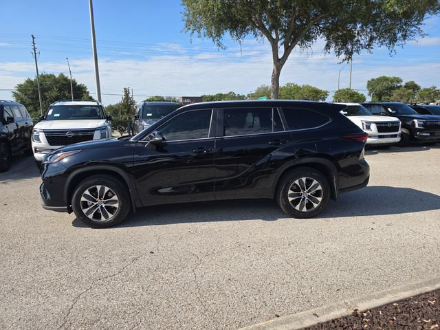 Used 2024 Toyota Highlander XLE AWD/4WD image 5