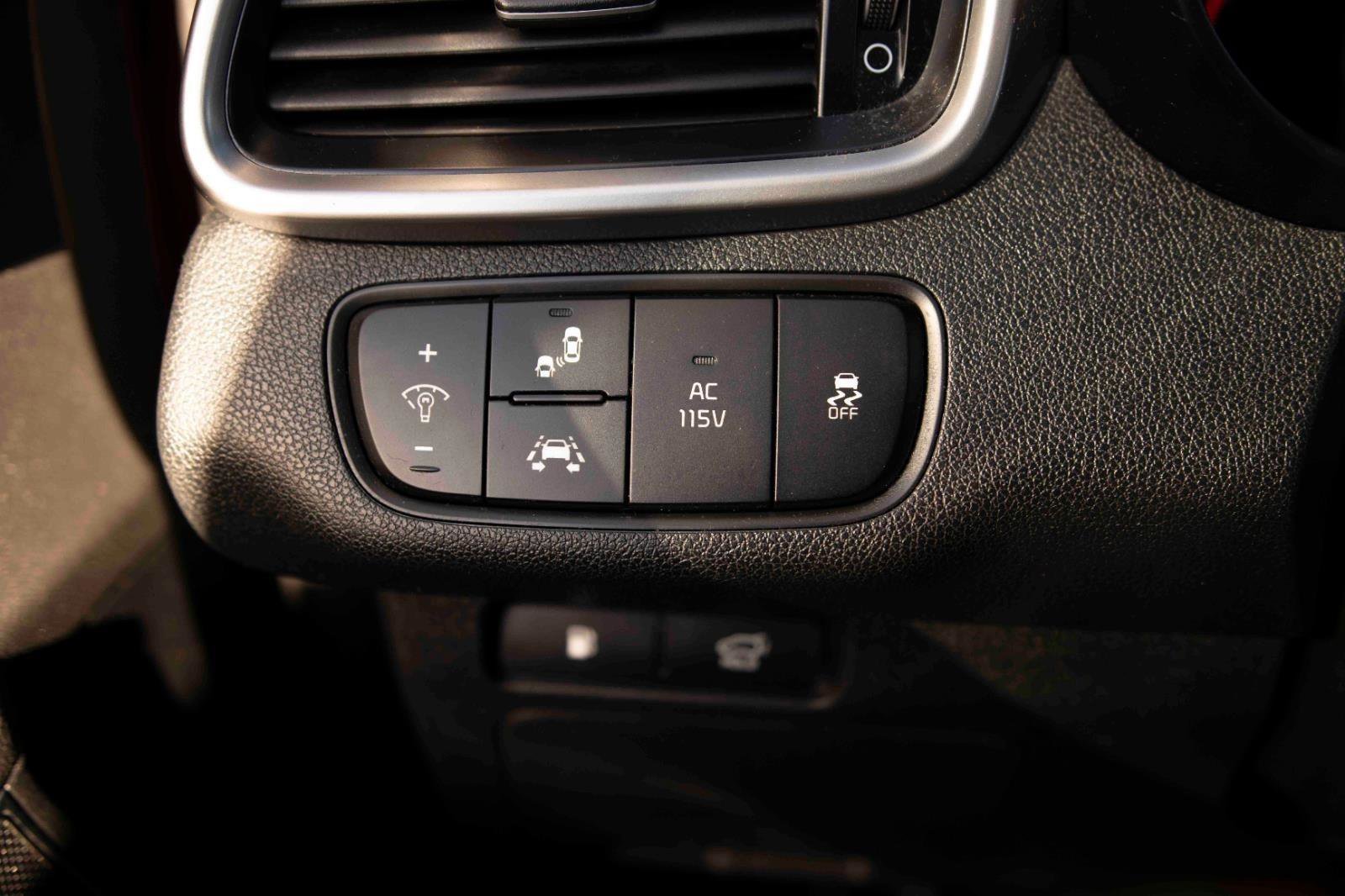 Used 2019 Kia Sorento SX image 11