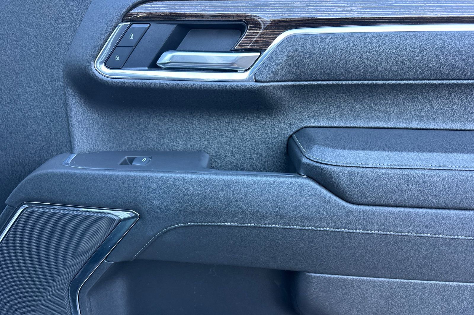 Used 2025 GMC Sierra 1500 Elevation image 20