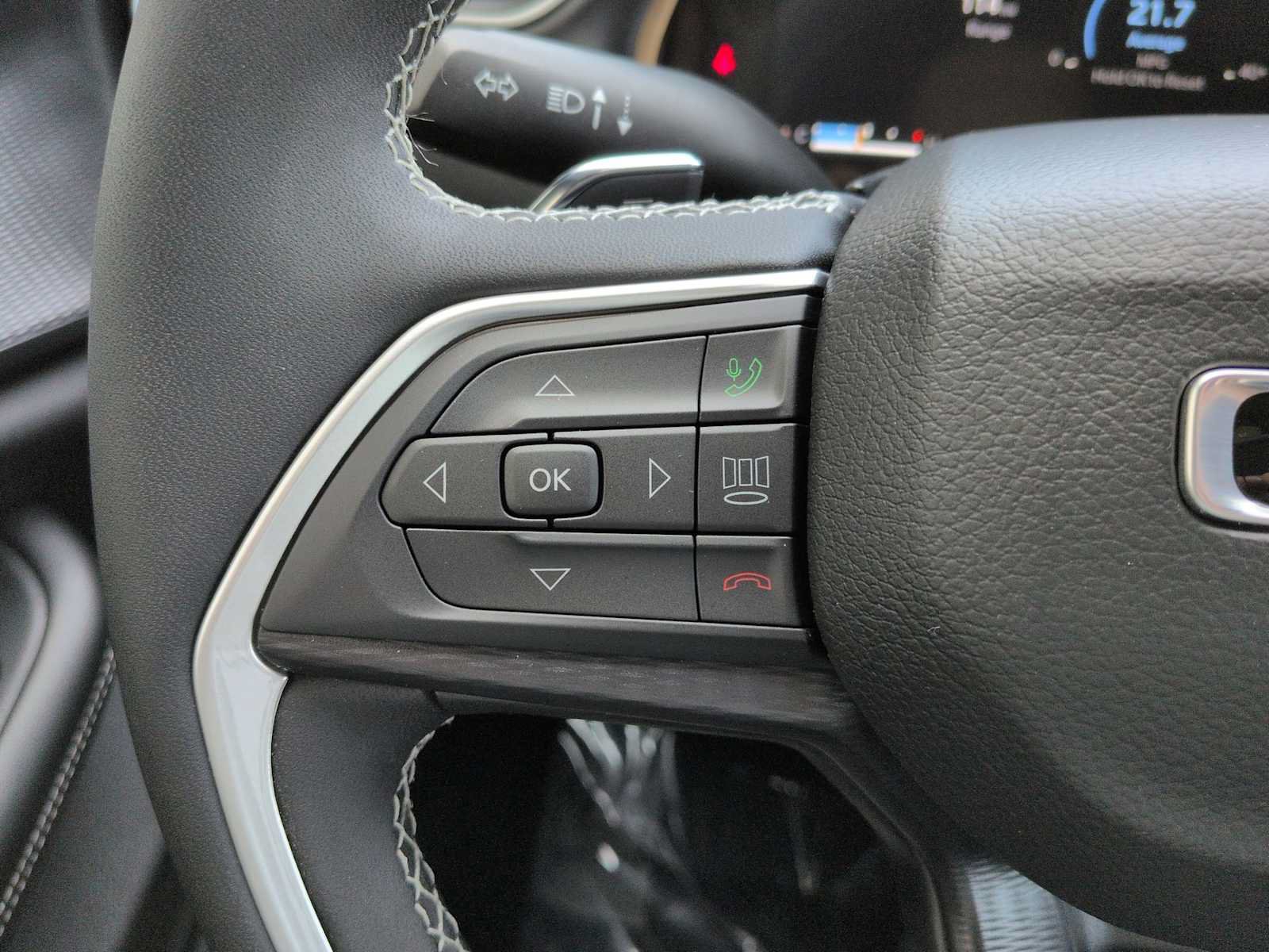 Used 2025 Jeep Grand Cherokee Laredo X AWD/4WD image 26