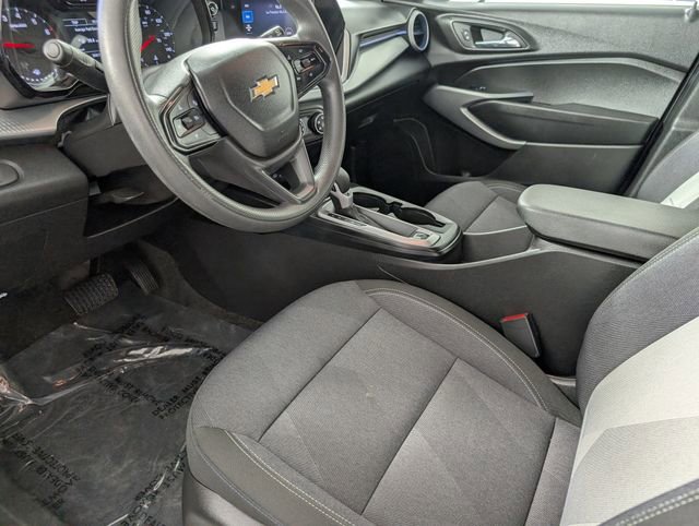 Certified 2025 Chevrolet Trax LS image 12