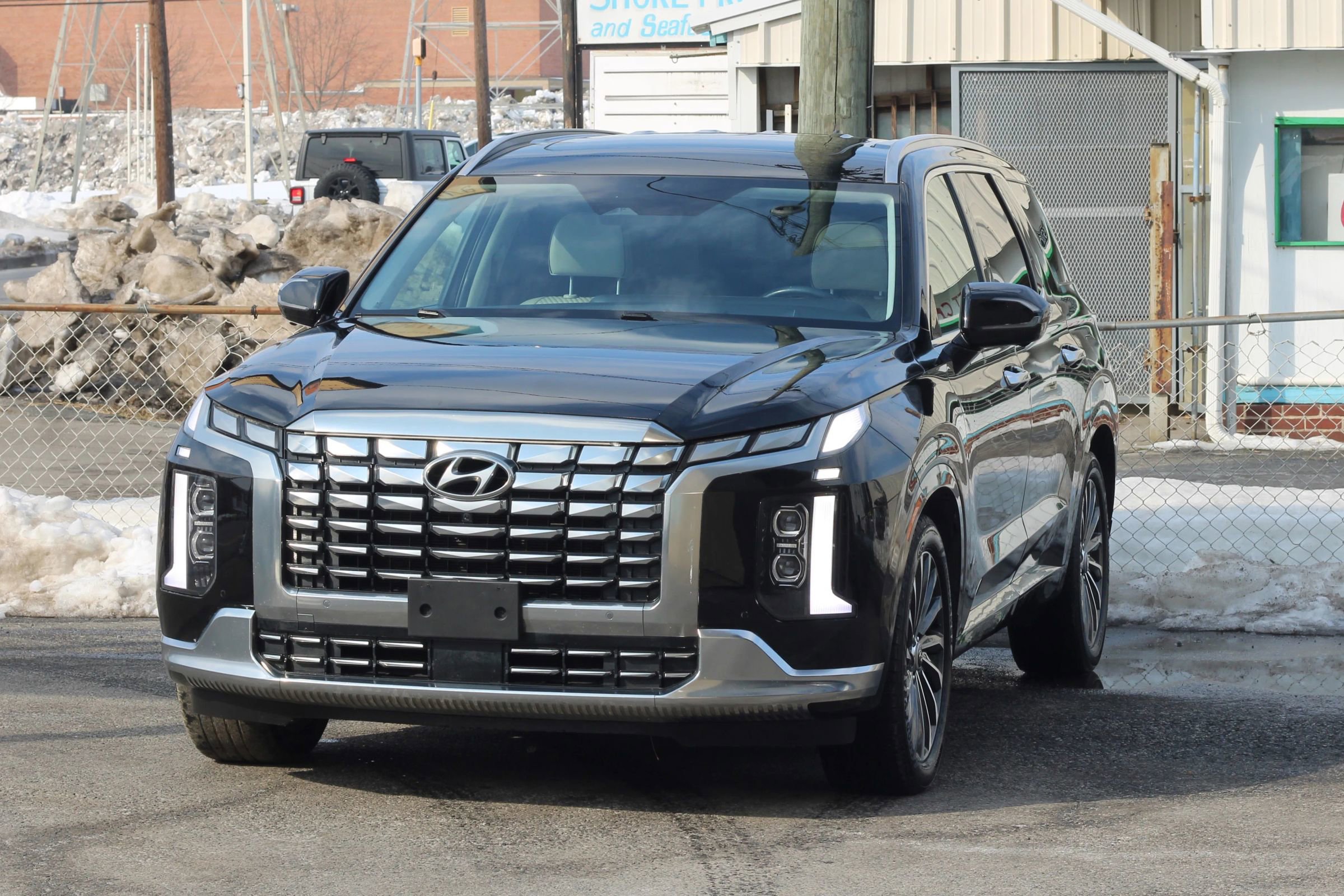 Used 2023 Hyundai Palisade Calligraphy image 3