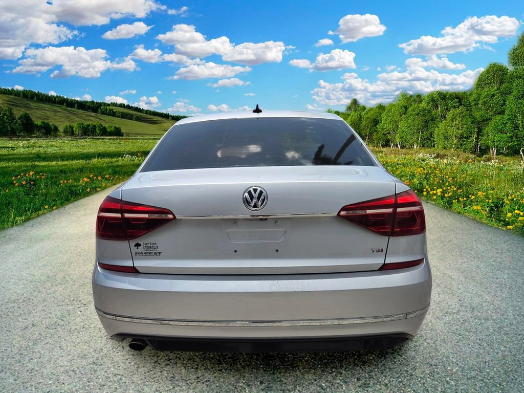 Used 2017 Volkswagen Passat 1.8T R-Line FWD image 5