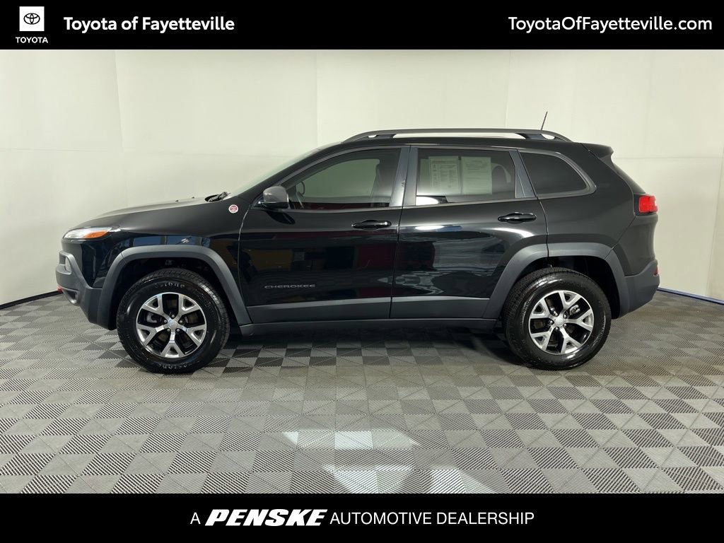 Used 2017 Jeep Cherokee Trailhawk image 2
