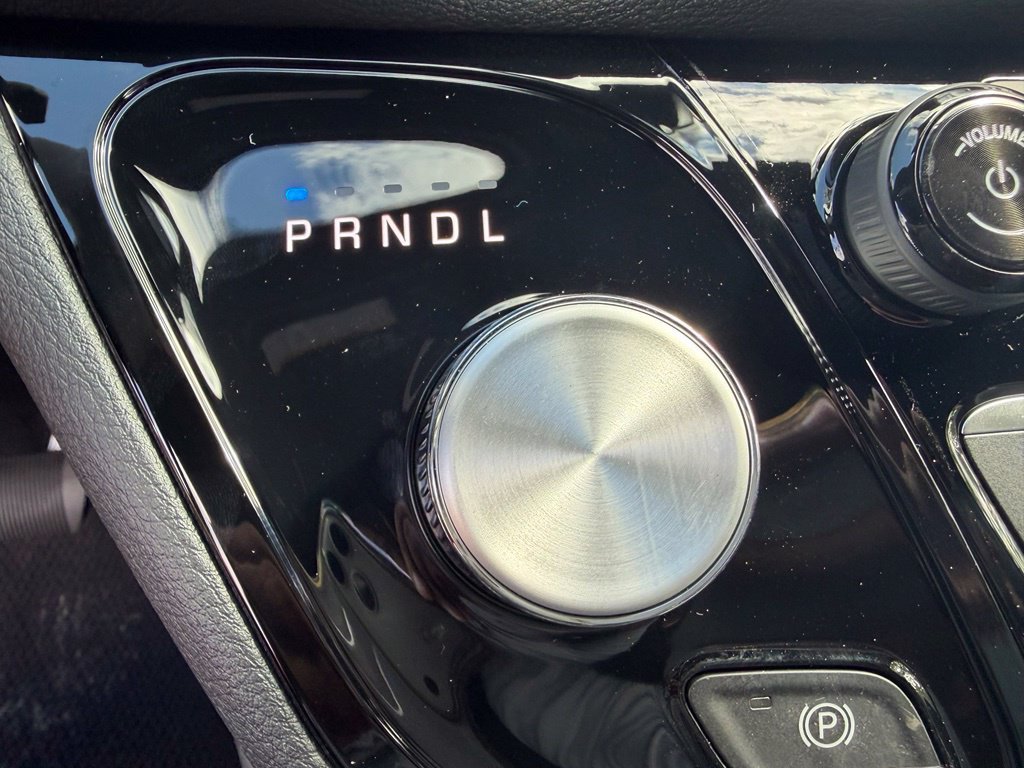 New 2027 Chrysler Pacifica Pinnacle w/ Theater Group FWD image 17