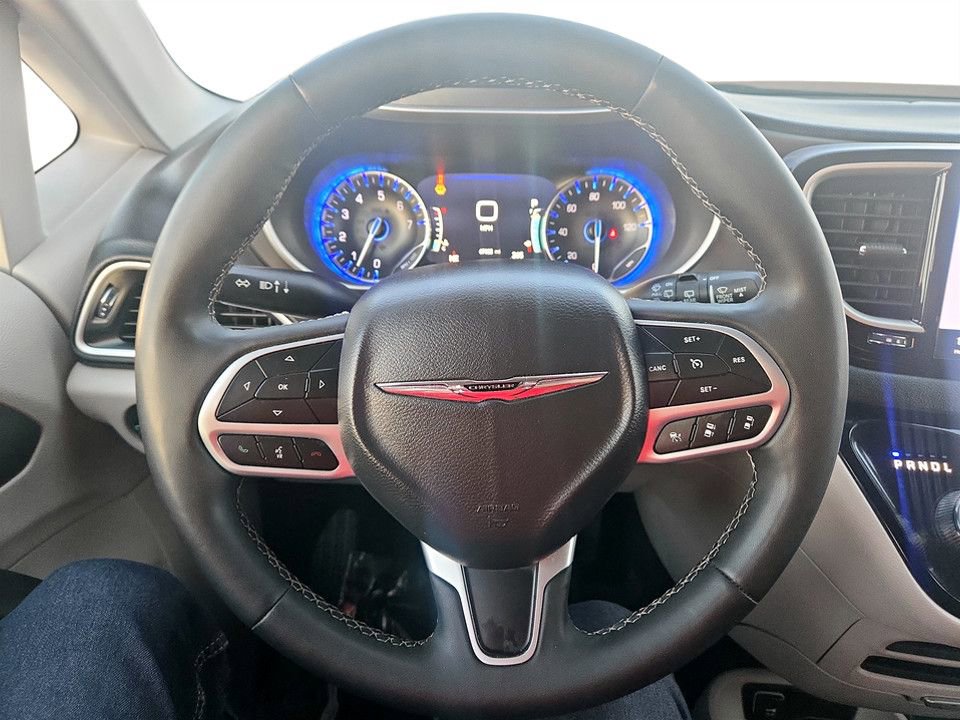 Used 2024 Chrysler Pacifica Touring-L image 14
