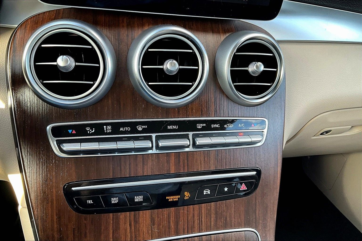 Used 2022 Mercedes-Benz GLC 300 4MATIC image 16