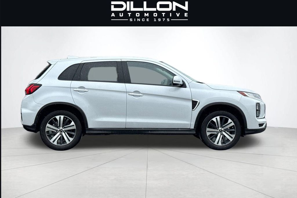 Used 2025 Mitsubishi Outlander Sport SE AWD/4WD image 3