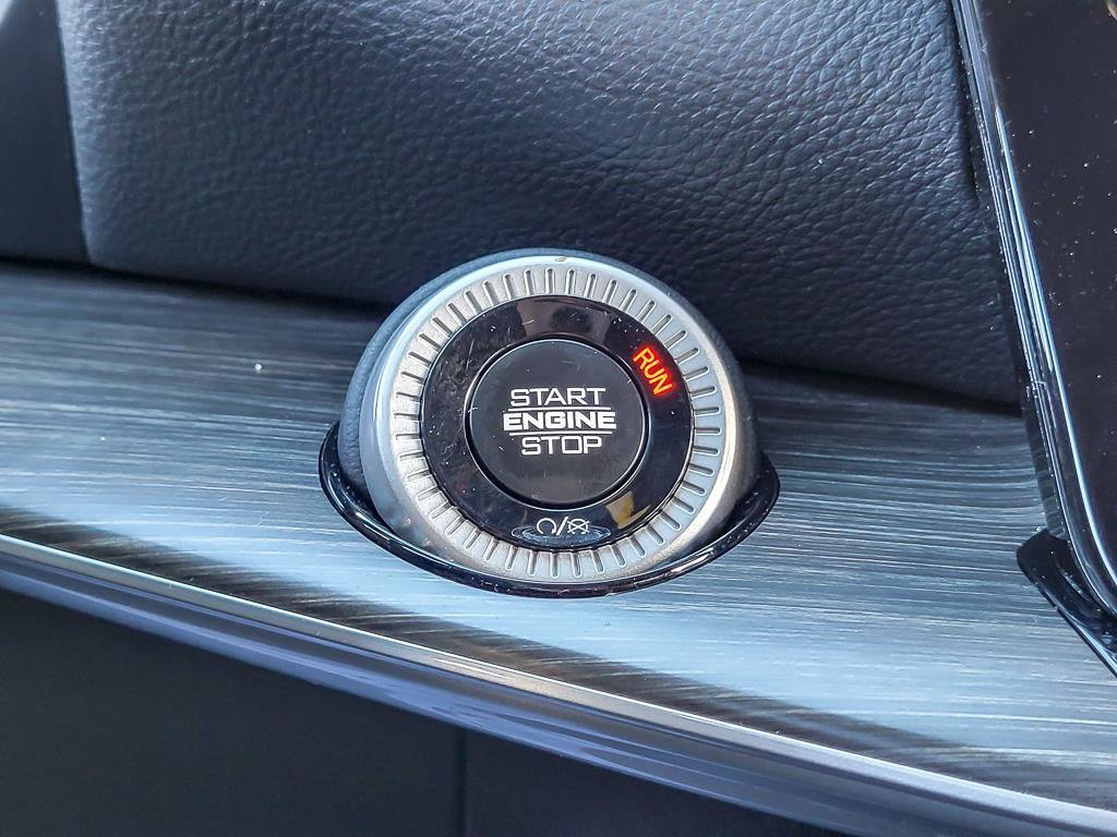 Used 2024 Jeep Wagoneer L Series II w/ Flexible Seating Group RWD image 18