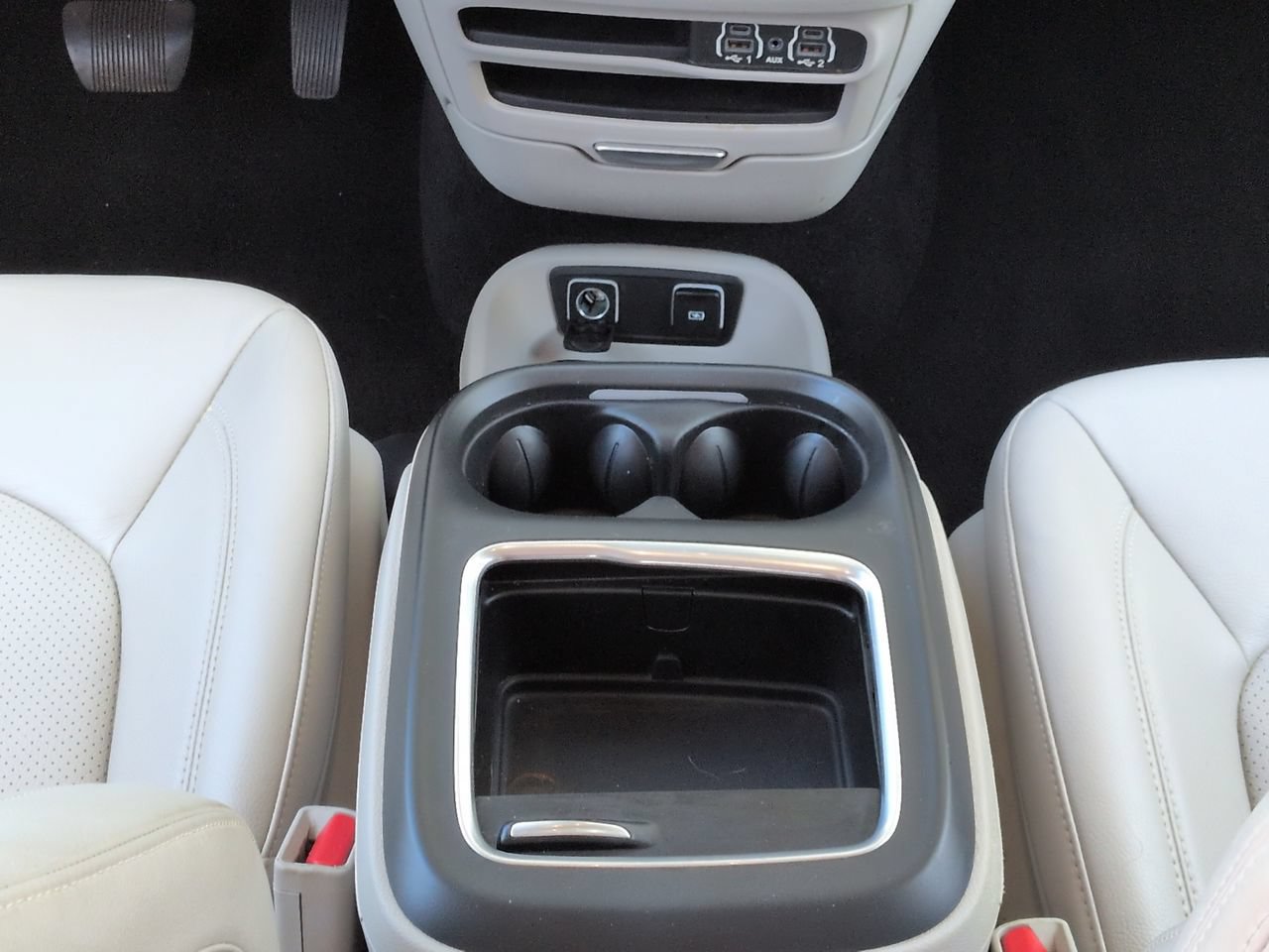 Used 2021 Chrysler Pacifica Touring-L w/ Premium & Safety Sphere Group FWD image 19