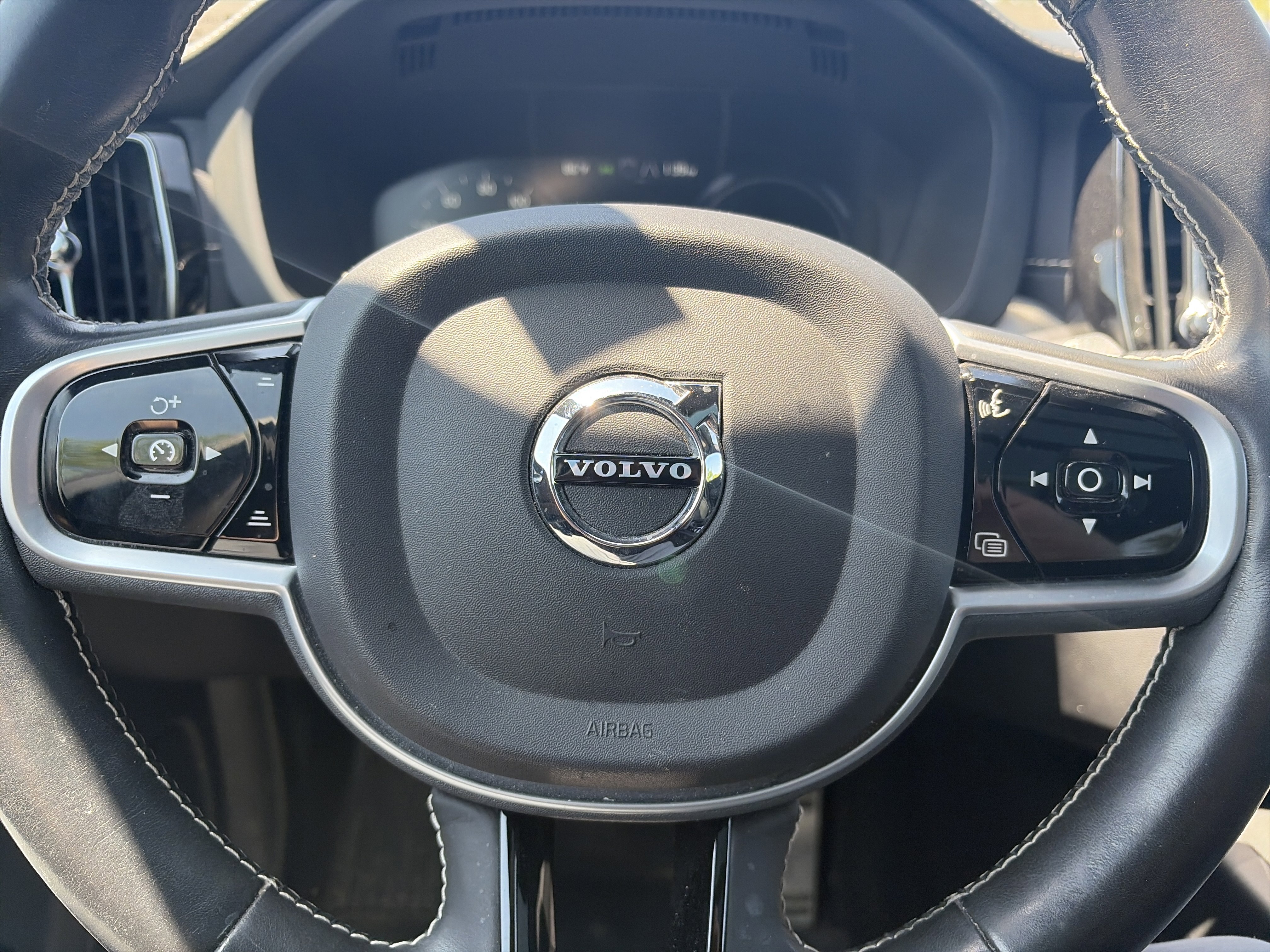 Used 2021 Volvo XC60 T8 R-Design w/ Protection Package Premier AWD/4WD image 22