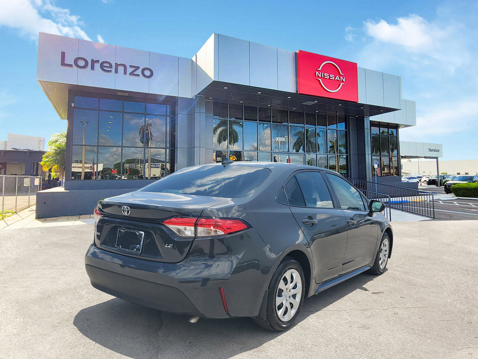 Used 2025 Toyota Corolla LE FWD image 5
